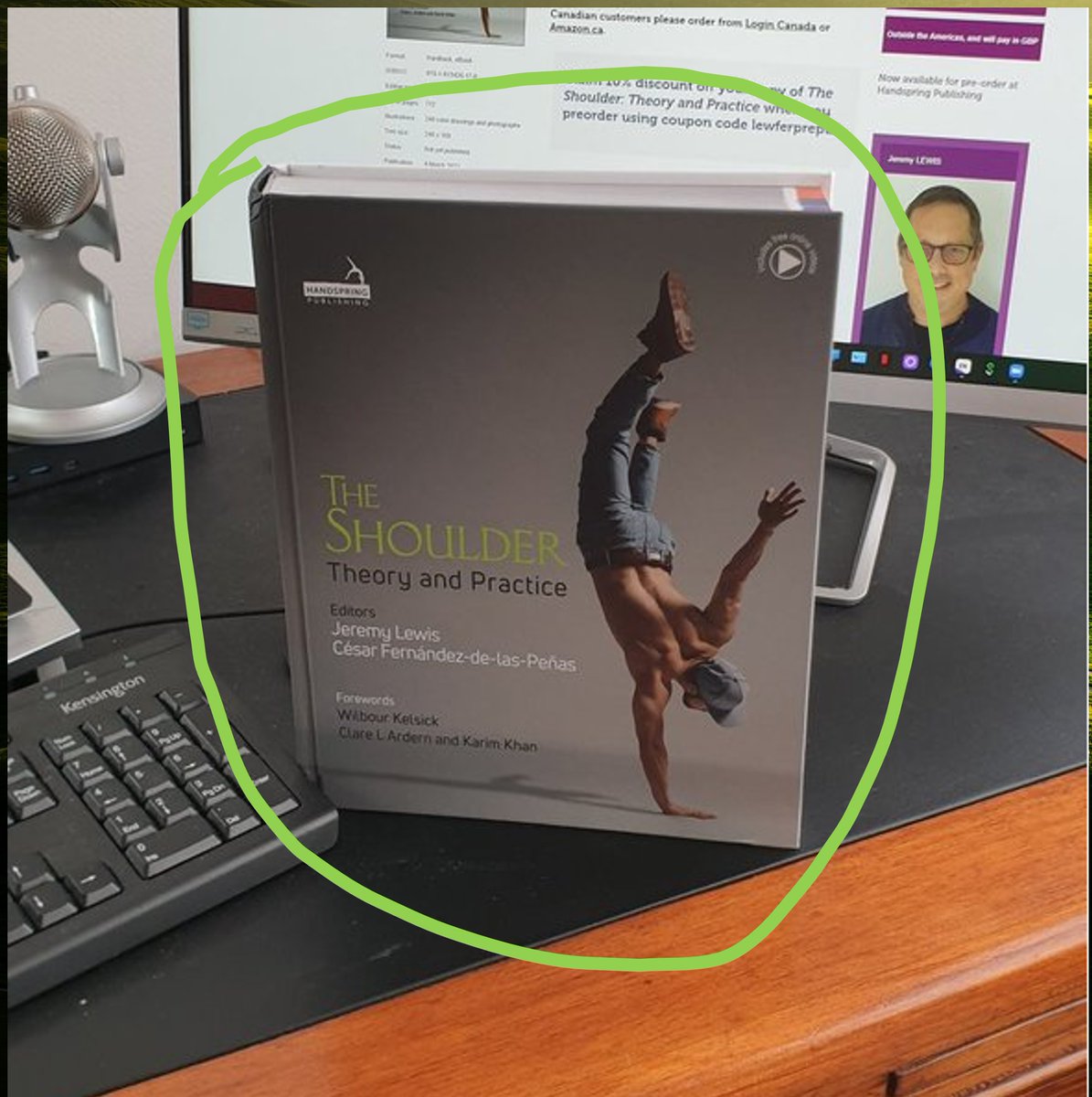 📢📢Look what was delivered today! 😀😀
Pre-distribution copy
Hardback 689 pages, color illustrations, 120 plus contributors, including people living with shoulder pain 🙏🏽🙏🏽🙏🏽to everyone who contributed.
Still available to preorder with discount @
handspringpublishing.com/product/the-sh…
👇🏽👇🏽👇🏽