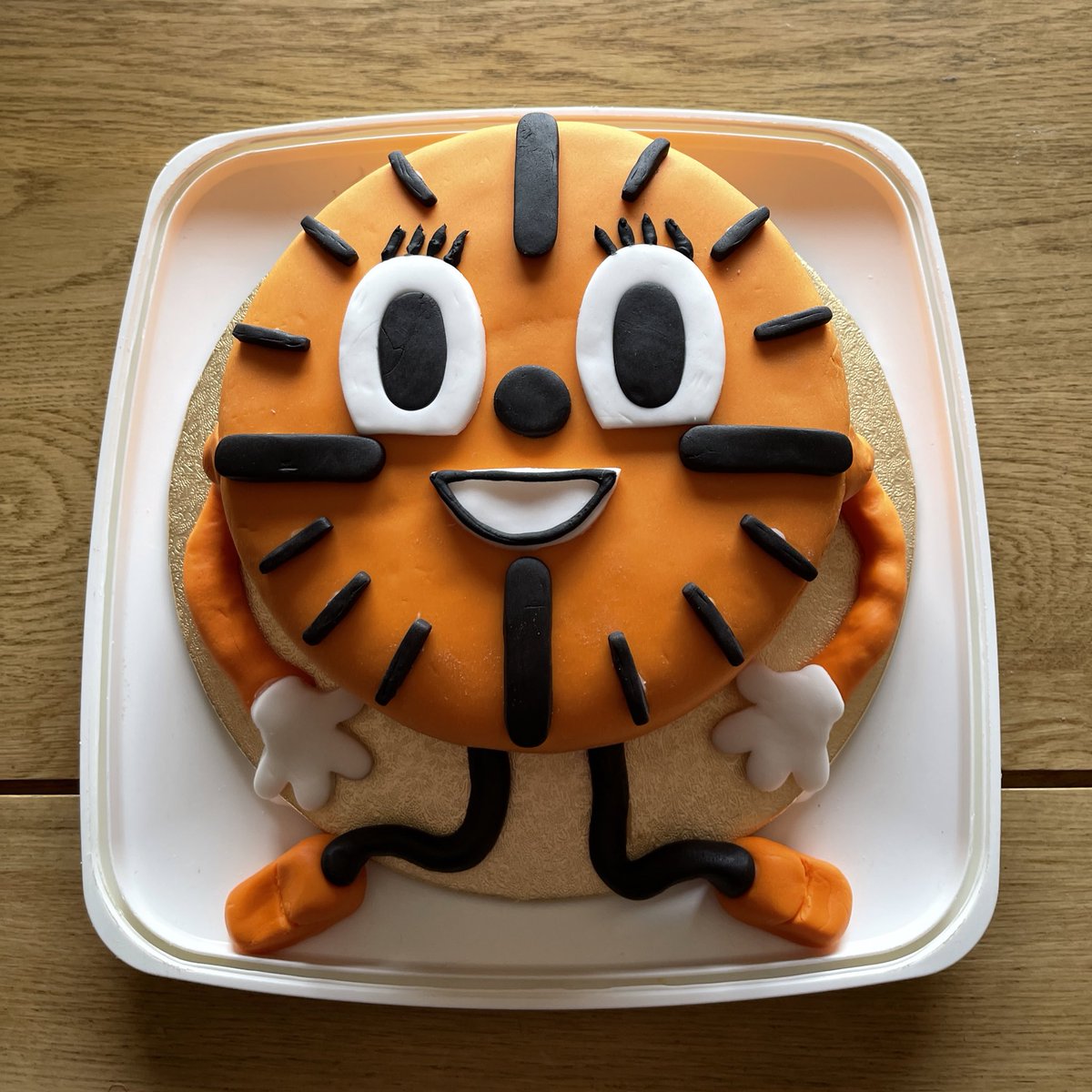 miss minutes birthday cake!!! 🥳