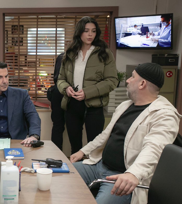 charminarts's tweet photo. bu zamana kadar ki en iyi Ezgi Vural looku??

#ArkaSokaklar #ElaYörüklü @elayoruklu https://t.co/iVip6eiJhD
