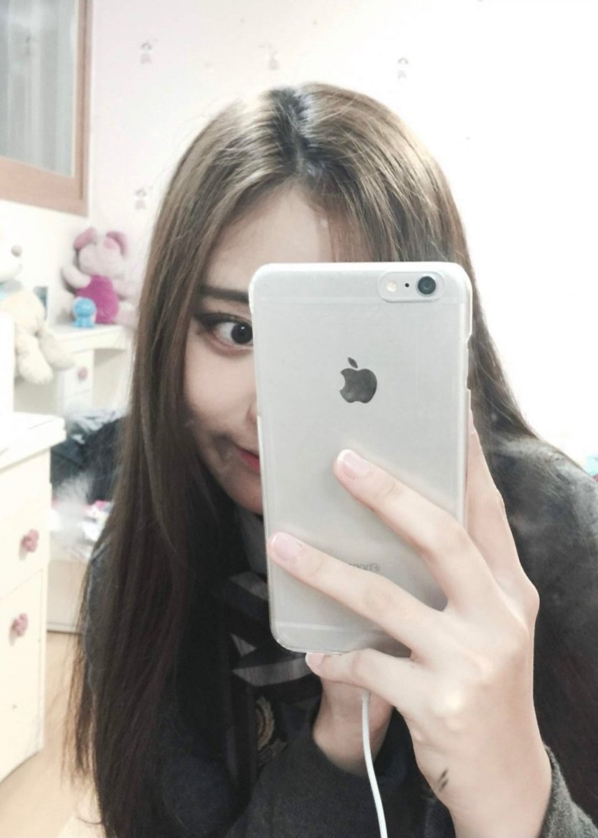 OIZHXOUL's tweet photo. 얘들아.............
어떡하냐..........
이시절 진솔온니... 어떡해 너무 소중해 https://t.co/2E06QsJ0Ge