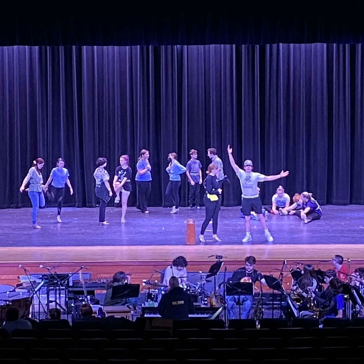Today is the last day for set construction before 42nd Street opening night and we need your help! There is much work to be done and we would really appreciate any help! And don't forget to buy tickets to see 42nd Street March 3rd, 4th, 5th and 6th!