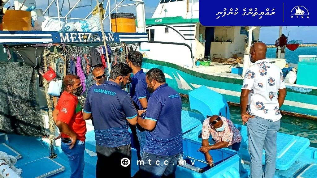 MTCCPlc's tweet photo. Our @MTCCkashavaru team is at Dh. Kudahuvadhoo conducting engine inspections under the Yanmar Service Campaign. The team also held meeting with customers during this trip. #yanmarmarine #suzukimarine #castrol #ppgcoating https://t.co/mhGiKwZJ5j