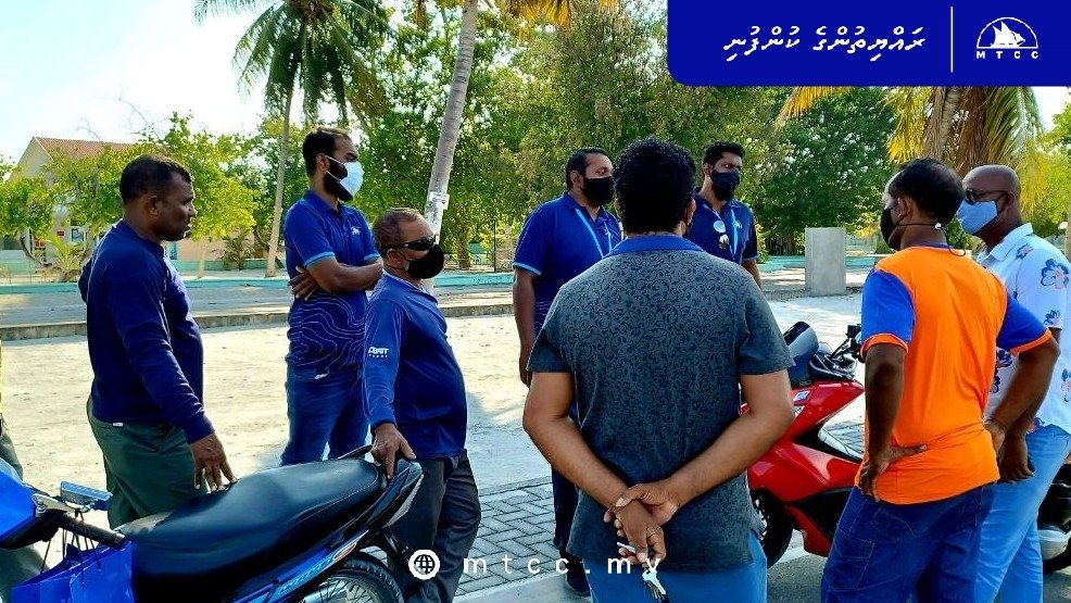 MTCCPlc's tweet photo. Our @MTCCkashavaru team is at Dh. Kudahuvadhoo conducting engine inspections under the Yanmar Service Campaign. The team also held meeting with customers during this trip. #yanmarmarine #suzukimarine #castrol #ppgcoating https://t.co/mhGiKwZJ5j