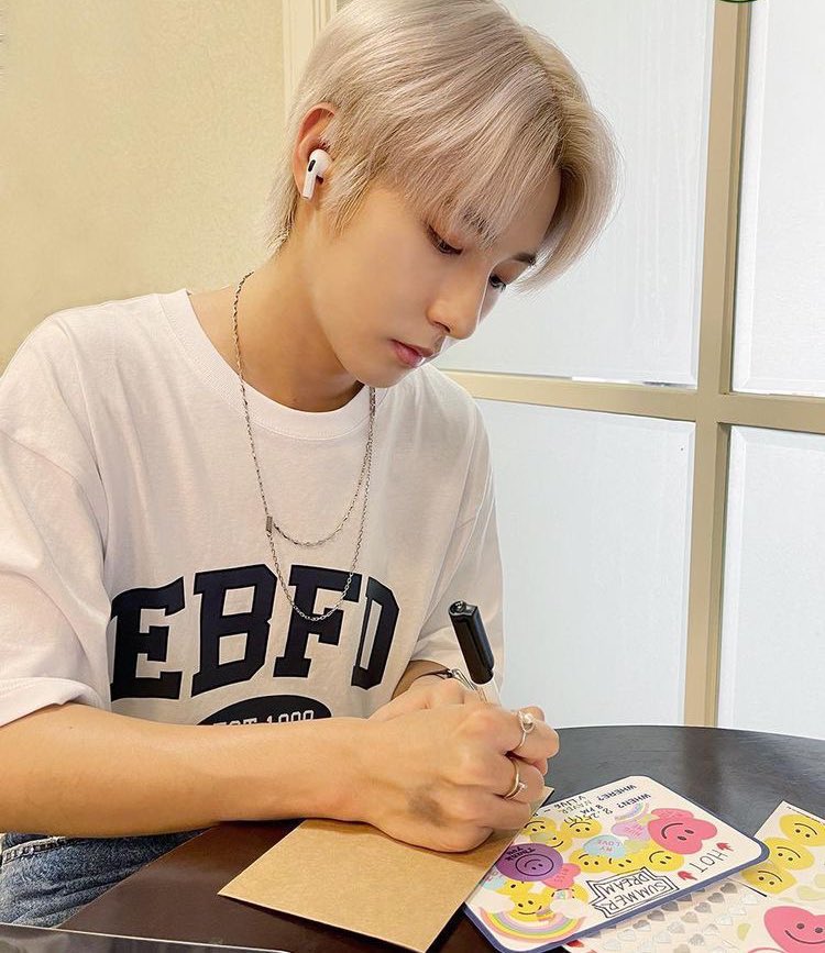 _Moo_Minn's tweet photo. เฮียเขียนอะไรอยู่คะ https://t.co/SGpDwbMUDn