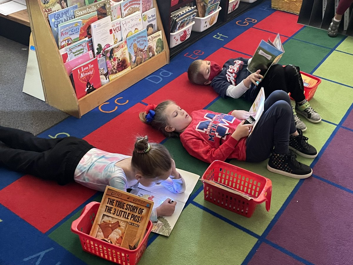 grieppmcb4's tweet photo. K-kids having FUN doing Fairy Tales by Flashlight on a Friday!😊#SPSreads @McBrideMtnLions https://t.co/BkMBOT3Pwp