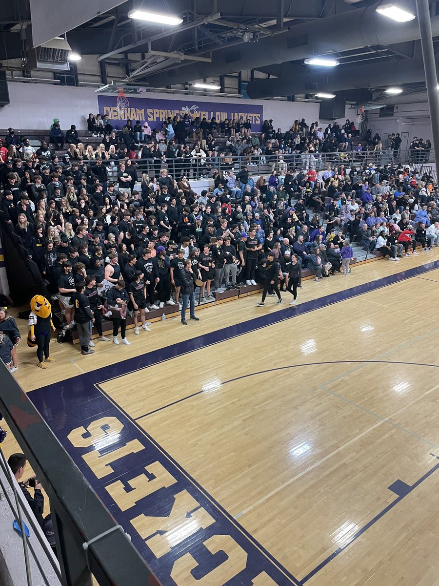 DenhamSpringsbb's tweet image. Big shoutout to @DenhamSection!

The student body we owe it to you all!