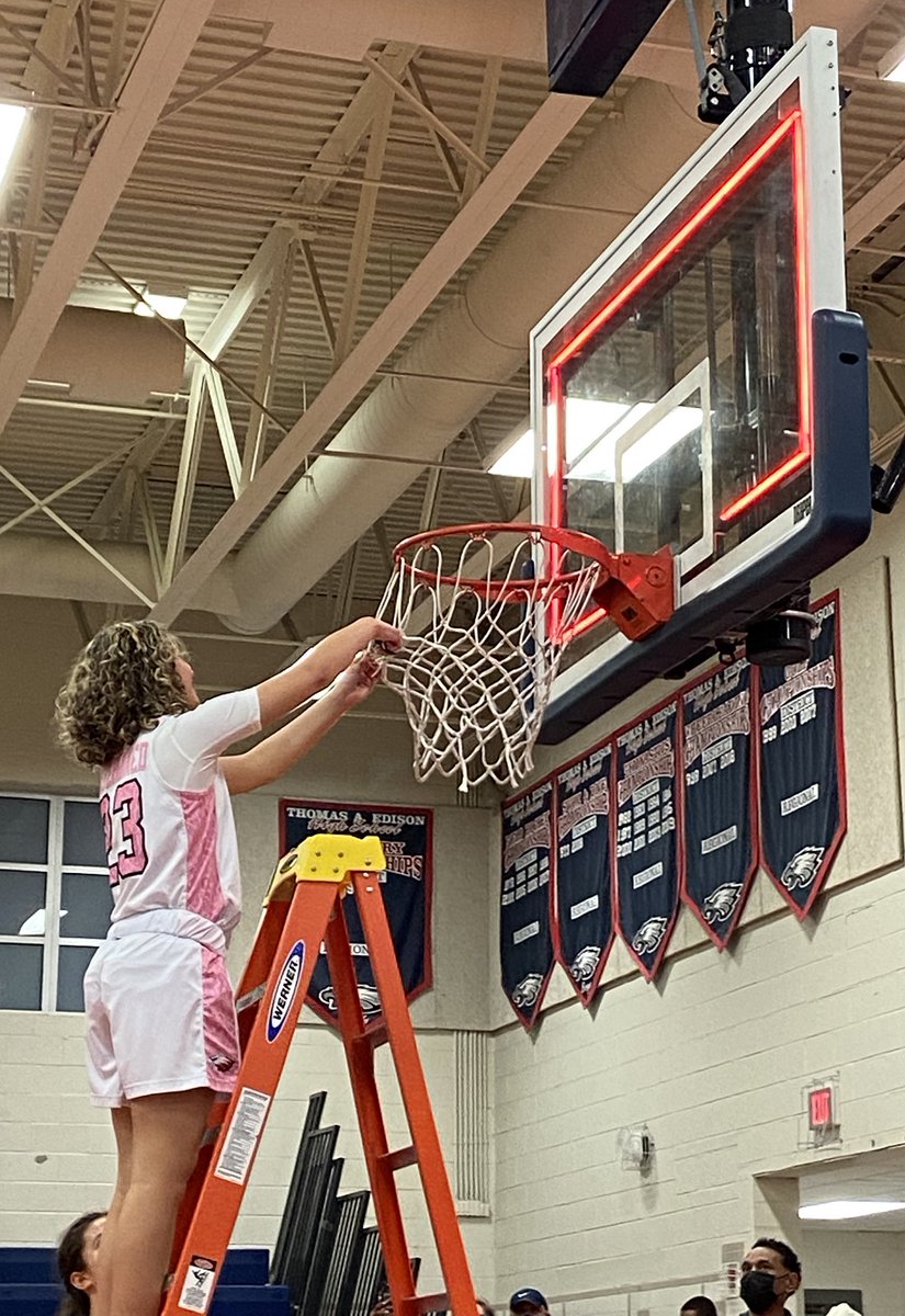 novahoopsCom's tweet photo. After defeating a tenacious Hayfield team in the National Final, Dianne Lewis sees a "battle-tested" young Edison team that will "just keep fighting," win or lose. Story by @MaxWritesHoops here: https://t.co/scUnzZOnBc https://t.co/PQAoMJDXtv