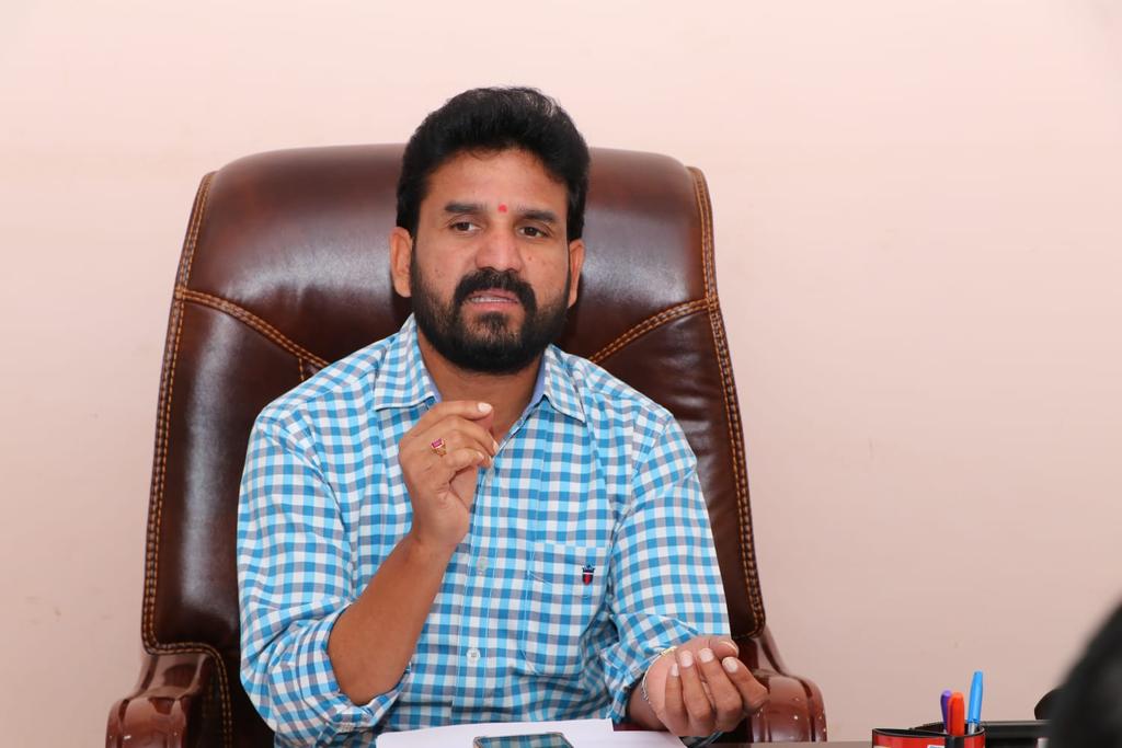 DrAnandMethuku's tweet photo. Conducted a review meeting on revenue department, in #MLACampOffice, #Vikarabad ,along with RDO & Tahsildars of #Vikarabad constituency.
@trspartyonline
@TelanganaCMO https://t.co/AKIMxH9Bpw
