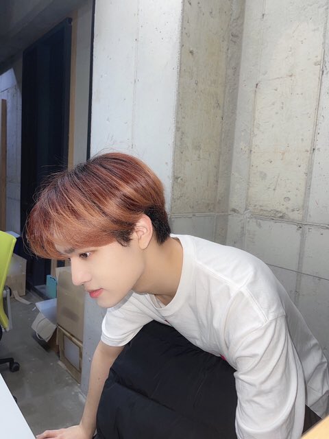 mcndfancafe's tweet photo. 220219 #MCND [From. #BIC] 
안녕~~🌕🌕🌕

젬들~~지이이이이이이인짜 오랜만이에요~~~!!!!!!!!!
저 마니 기다렸죵???
그래서 특별히 오랜만에 사진 투척~~~~내일 젬들 푹쉬세용~~!!! https://t.co/DRLfLIP9Vz