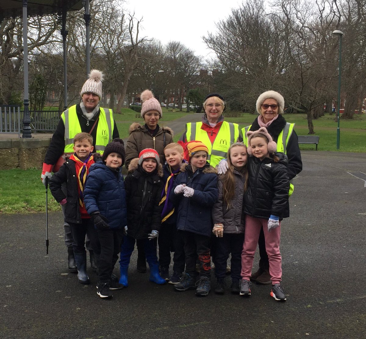 Our Labour Candidate Masuda met Friends of West Park and joined the litter pick today