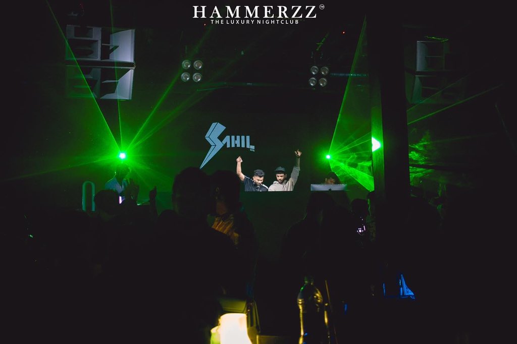 djsahilnrg's tweet photo. Have no fear. The DJ is here 😉
📸 : @charibaab
.
.
#djsahilnrg #dj #hammerzznightclub #goanightlife #instagood #goa #partylovers #music #indianightlife https://t.co/nRaqwqgsCz