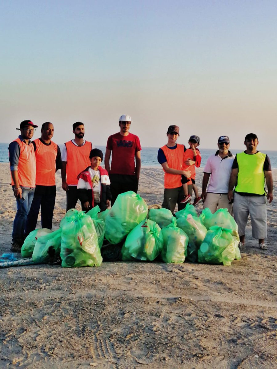 Thank you for cleaning the beach today in Masirah Island 🙏 Turtles will soon be using this beach to nest 🐢 If you'd like to help us next time please get in touch #masirahvolunteergroup #masirahisland #Masirah #Oman #volunteer #volunteering #beachcleanup #surfersagainstsewage