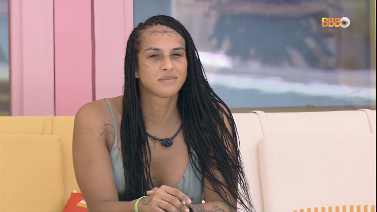 linndaquebrada's tweet photo. As lindas tranças da Lina. 

Precisamos fazer o exercício de tomar MUITO cuidado com a maneira que falamos sobre a estética de mulheres negras. Isso envolve várias camadas, principalmente quando estamos em um país racista como o Brasil. https://t.co/8iHzadivMQ