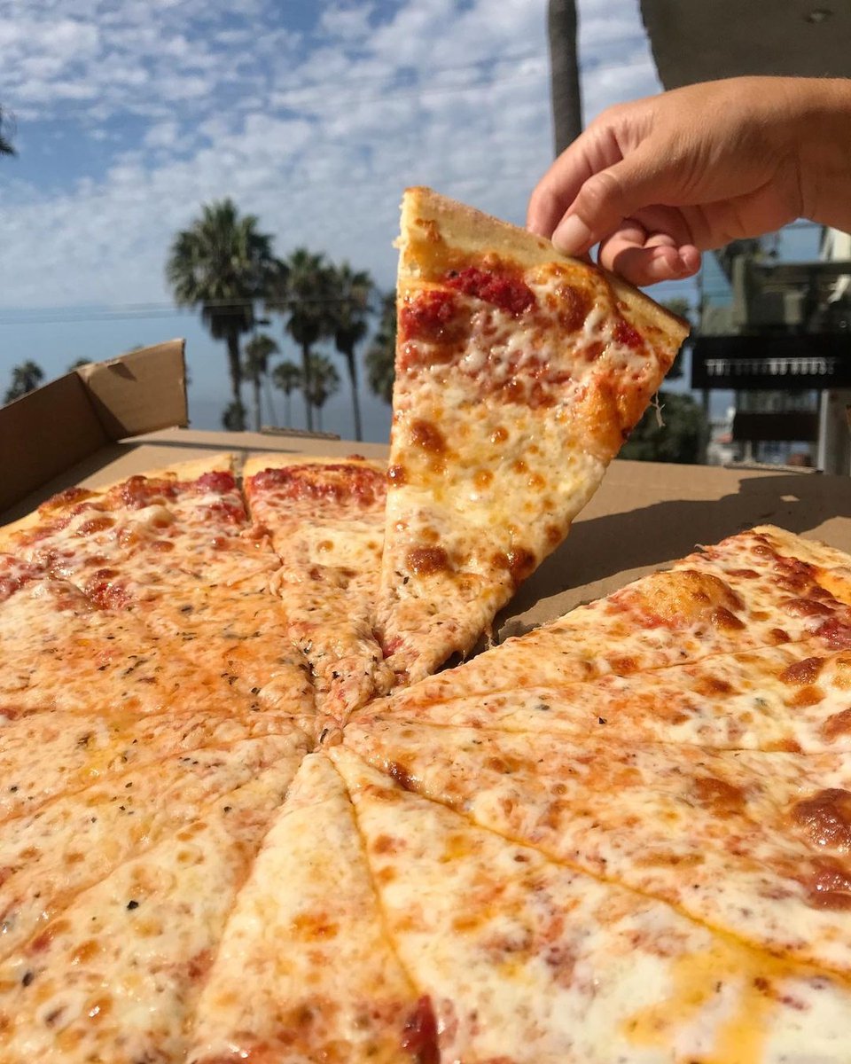 downtown_MB's tweet photo. Happy Weekend! Grab a slice from @manhattanpizzeria and take a stroll along the gorgeous Manhattan Beach Pier 🍕🙌
📸: @manhattanpizzeria
#DowntownManhattanBeach #MBLocalLove #weekendvibes #pizza #pizzalover #MBdining https://t.co/pMmL6rK9yk