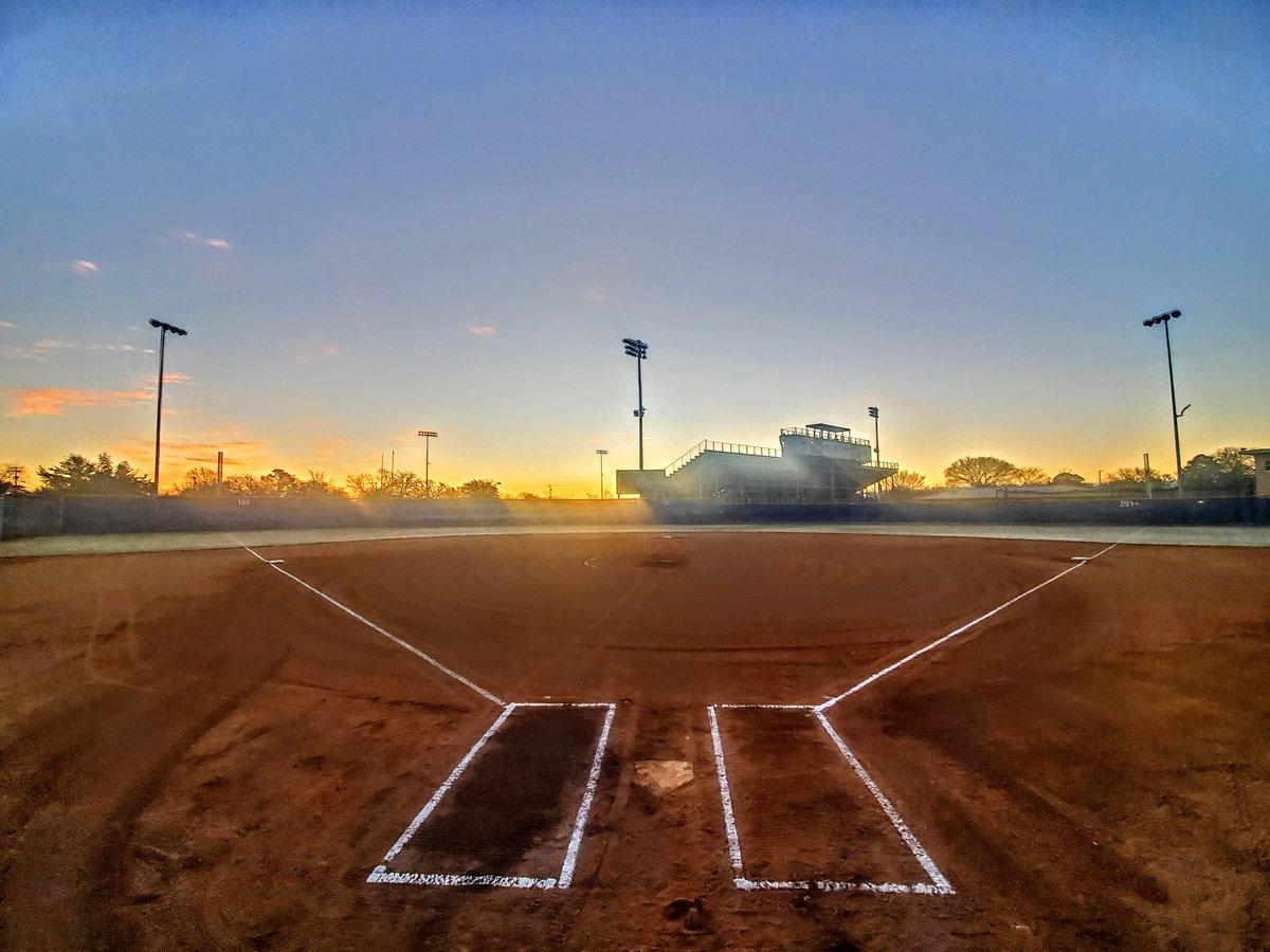 RTXSoftball's tweet photo. It's a great day for softball! Let's go home with some hardware girls! https://t.co/wKSzZTDunl
