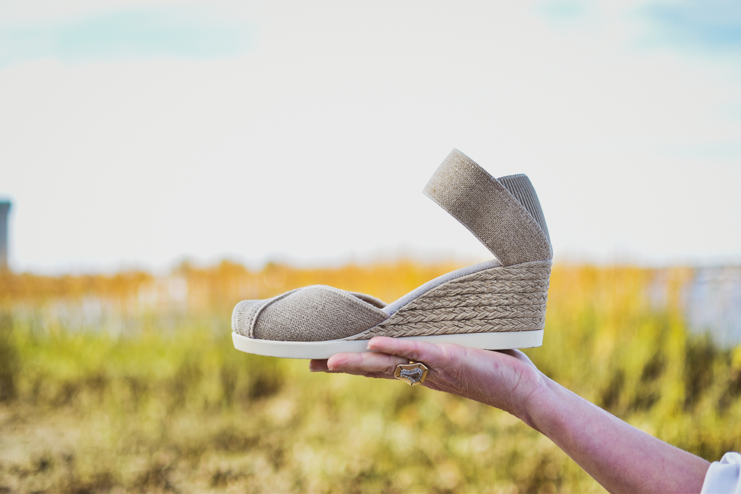Saturday shoes found! Shop our machine washable <a href="/OBX/">🇺🇸 ⭕️🅱️❎ 🇺🇸</a> wedge - Especially if you're in town for the long-weekend! #machinewashable #washableshoes #comfyshoes  #charlestonshoeco #sewe