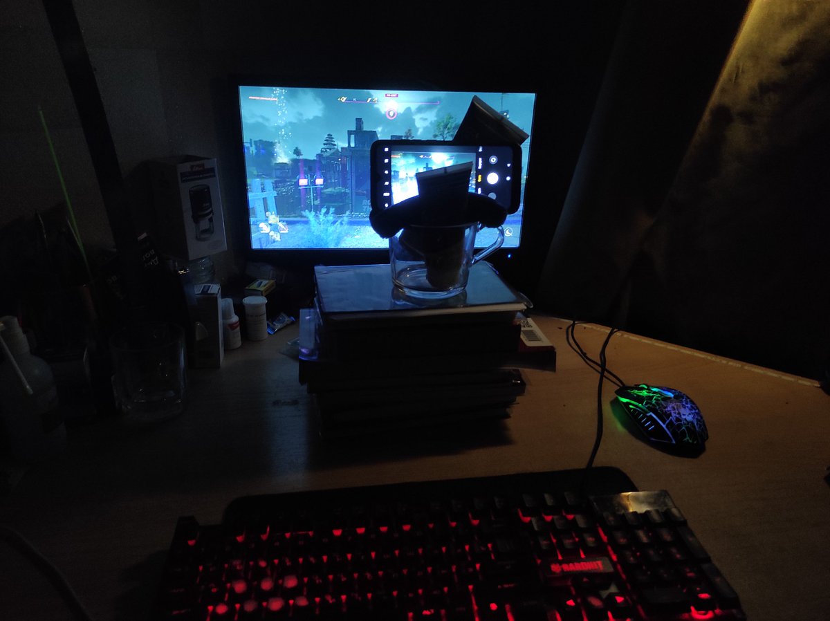 Chaekchen's tweet photo. This is my "recording studio" https://t.co/VCxfVnQvJr
