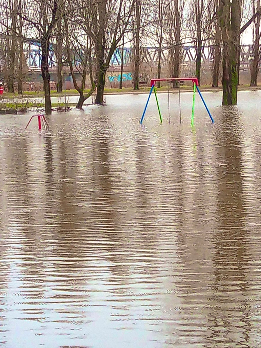 SaSaLaSharif's tweet photo. @NoNameCharakter @DrJDrooghaag @soapyelf @PinkerPfau #Statusmeldung Hamburg Rothenburgsort
leichtes Hochwasser - Alles sutsche! 😎✌️
#WaterKantNEWS ⚓️❤️ https://t.co/82MSipisiU