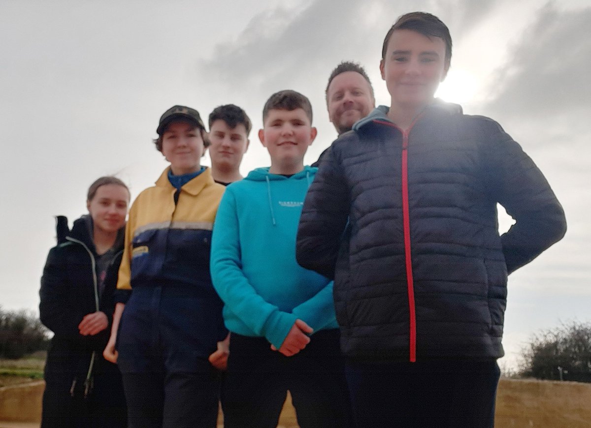 KentPoliceDover's tweet photo. #YouthEngagementOfficer Mark Ball is out today with #DoverVPC at #CapelBattery helping with filling sandbags and construction of a Nissen Hut https://t.co/4lHPWEo2av
