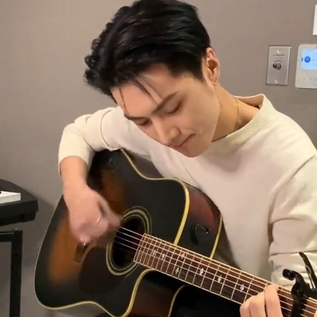 parkjayrockstar's tweet photo. gays i think i connected the dots 😀 https://t.co/gtPxe2LVIR