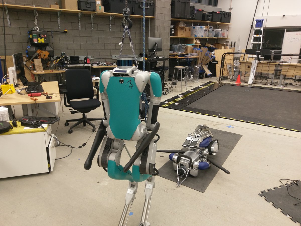 BuildingAtom's tweet photo. It's been a little over 6 years since starting @FHSRoboticsTeam and making this little bugger.
And now, I'm in Michigan helping to do research using these much bigger robots.

Crazy.

I have so many people who helped and gave so many opportunities along the way to thank https://t.co/mojT8l7gob