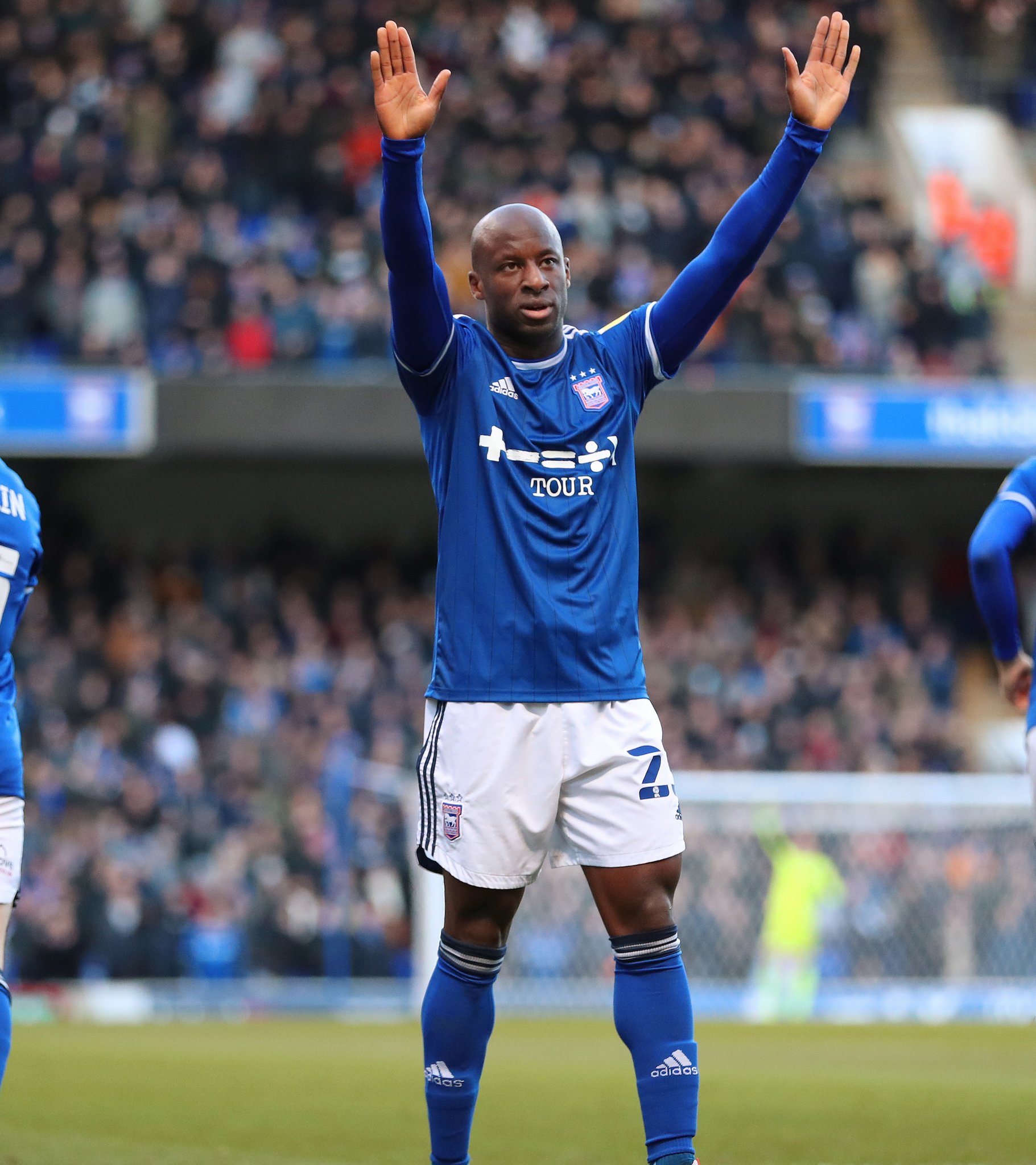  Wishing Sone Aluko a very happy 33rd birthday! How about three points to celebrate? 