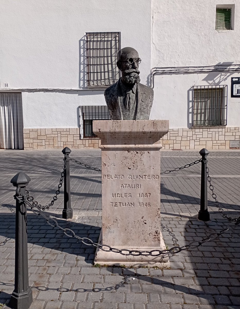 laurimedinag's tweet photo. Visitando #Ucles nos encontramos con este gran señor,y tuve que contarle su historia a @FJSanRomero (q le gusta Cádiz tanto cm a él) Seguro que a @MuseoCadiz le resulta familiar... #Historia #arqueología #sarcofagosdecadiz https://t.co/1VJqMWkOzw