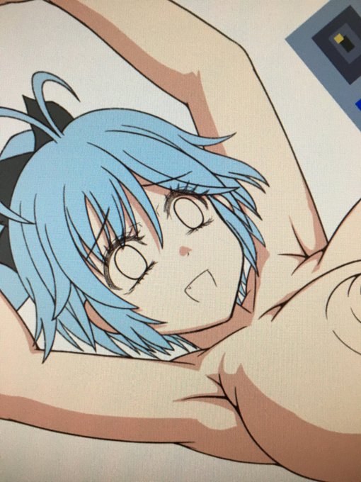 最近、鼻の上に影つけるのよく見かけますね 