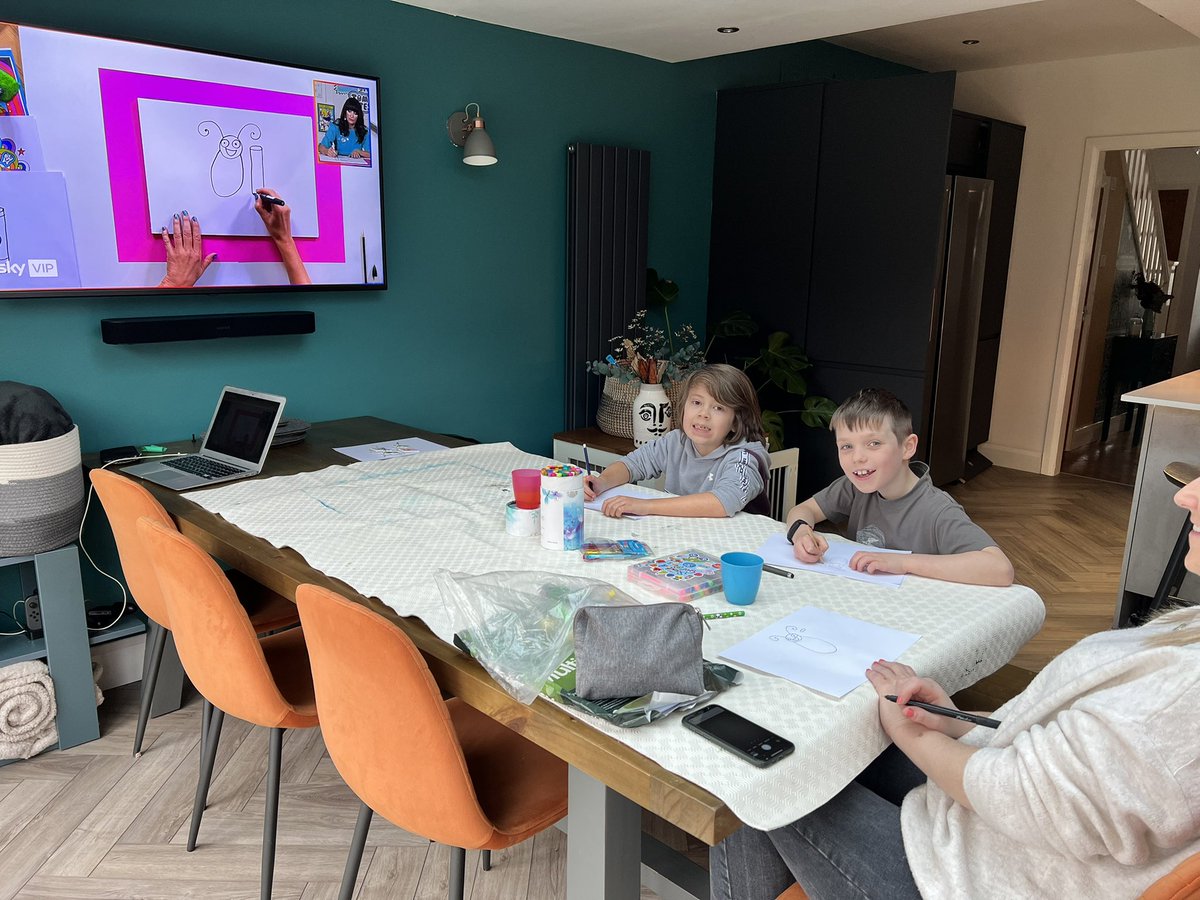 PinheadWilson's tweet photo. @LizPichon Finlay and Arthur doodling away! https://t.co/SCzufT6LhB