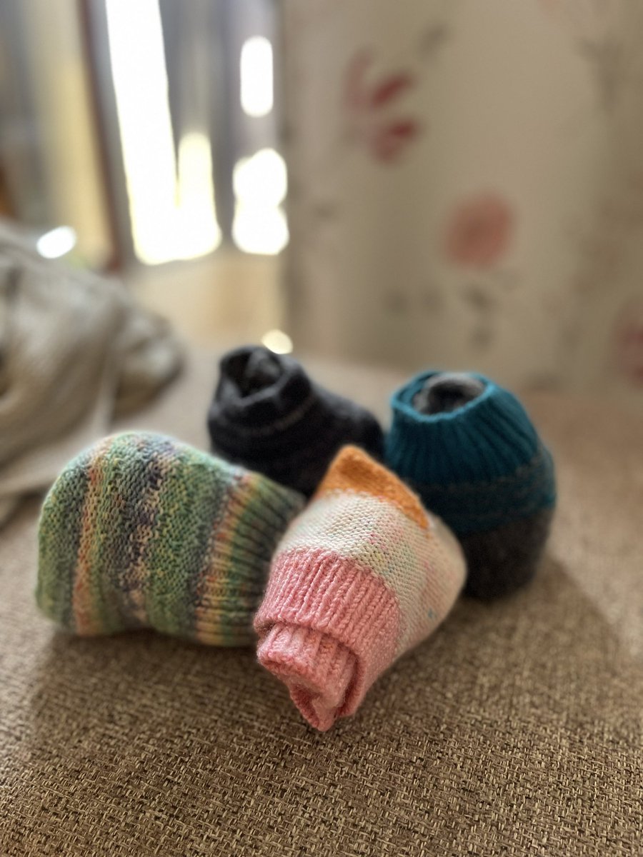 我的手織襪。
它的經常，就是被捲起來的日常❤️