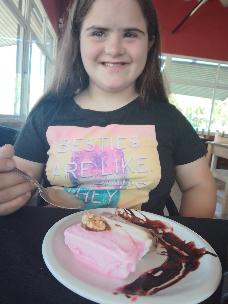 Adriana82988841's tweet photo. #estedinde  buenos días , un heladito ayer con mamá , el 4 de marzo cumple 15  💚 Génesis💚,estamos Felicees , Santii estás cordialmente invitado y también te queremos muchoo besos desde La Plata 💙 obviamente dónde manda el Lobo 💙 https://t.co/opQBSOrXkB