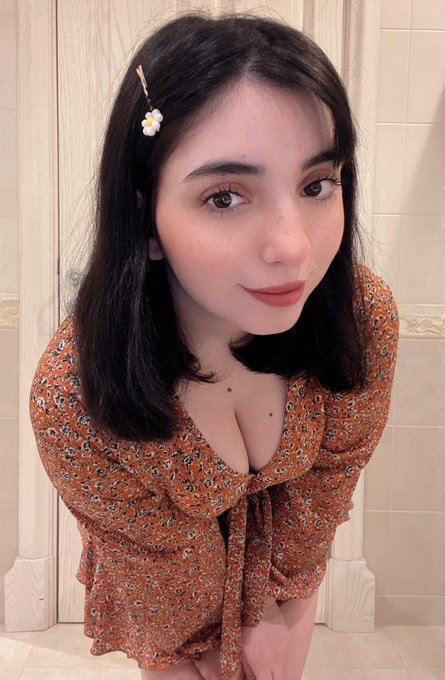 Hey there 😊 https://t.co/s2QkMA1aam