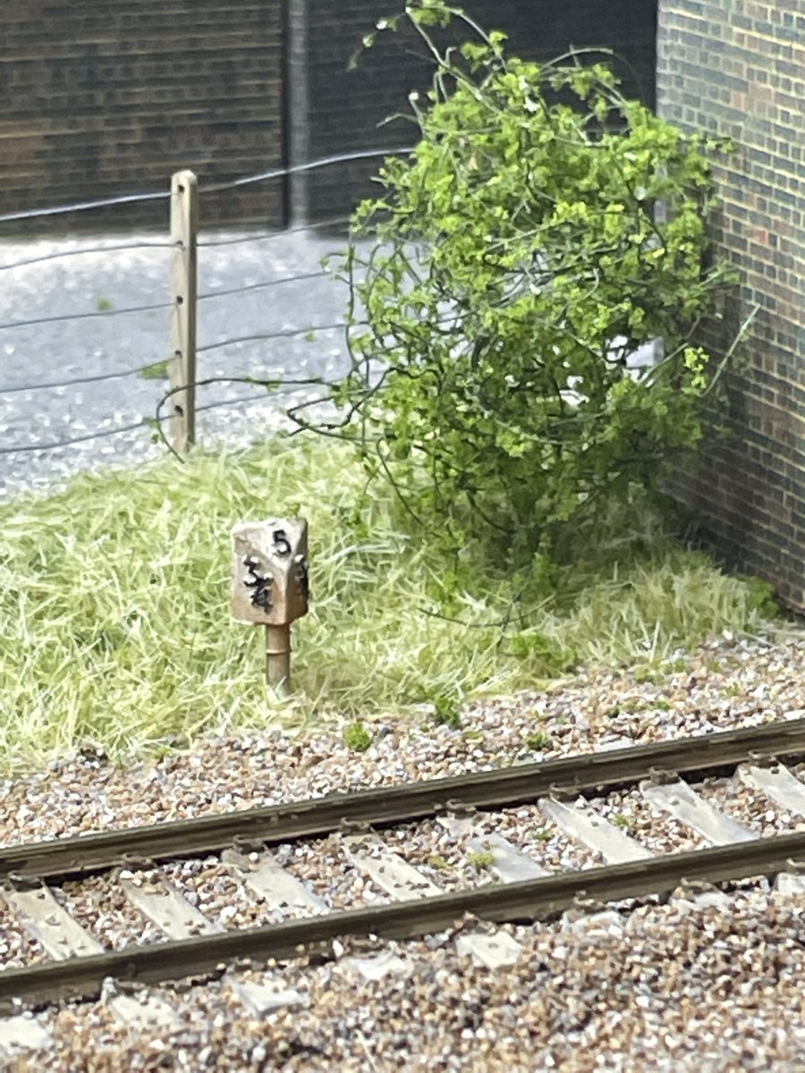 N_Amberfield's tweet image. Adding bushes and this milepost to Whisby Road #OnTheWorkbench #TwitterModelTrainShow