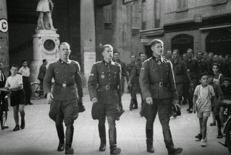 Tess しかし映画ではパルチザンやレジスタンスは英雄と称えられ過大評価されてるけど実際は残虐で酷い その活動は一般住民に配慮することなくドイツ側に報復を挑発して結局 罪のない一般住民が最大の犠牲者となってる ドイツの報復は明らかに酷いけど