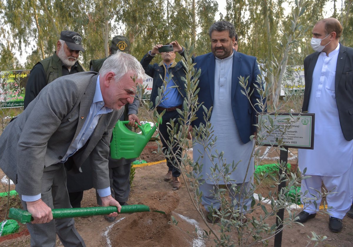 GermanyinPAK's tweet image. 🇩🇪 delegation led by @JochenFlasbarth visited @Plant4Pak afforestation site at Garhi Chandan #Peshawar.
Amazing how 🌲🌳 can transform communities. @BMZ_bund committed €36m supporting @ClimateChangePK &amp;amp; @FEWDKPGovt to ensure sustainability of the remarkable #BillionTree program!