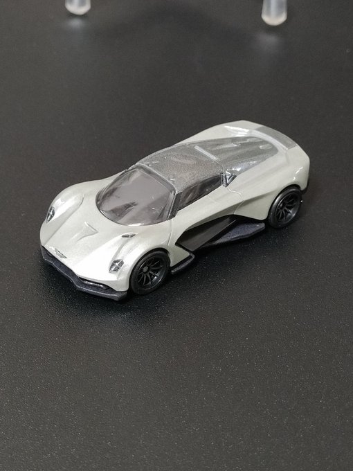 ホットウィールプレミアムよりアストンマーティンヴァルハラコンセプト!!
007シリーズの1台でカッチョ良かったので購入
今んとここのモデルは他のミニカーでは出てないのかな? 