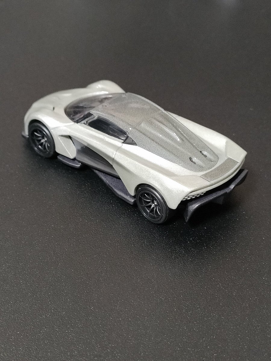 ホットウィールプレミアムよりアストンマーティンヴァルハラコンセプト!!
007シリーズの1台でカッチョ良かったので購入
今んとここのモデルは他のミニカーでは出てないのかな? 