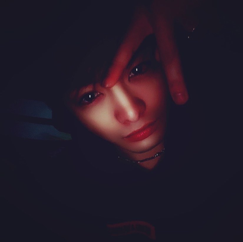 NikMembers's tweet photo. ［#RYUTA］

なんか照明機能的なもの使ったら絵みたいになったから比較してみた笑

NIKEEの皆、体調崩さないように暖かい格好して寝るんだよ？？

おやすみ✌️

#NIK https://t.co/J3My7ltvKw