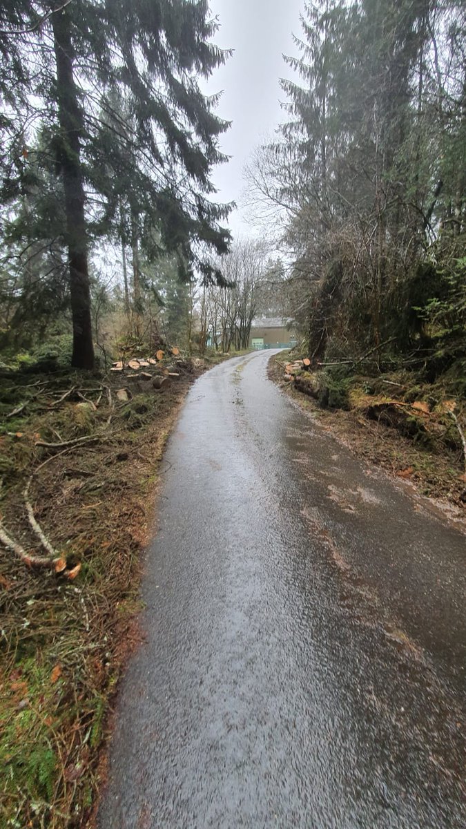 Saturday morning and #BuilthWells job done and dusted. Great work fellas. 

#StormEunice #stormdamage #fallentree #MidWales #staysafe