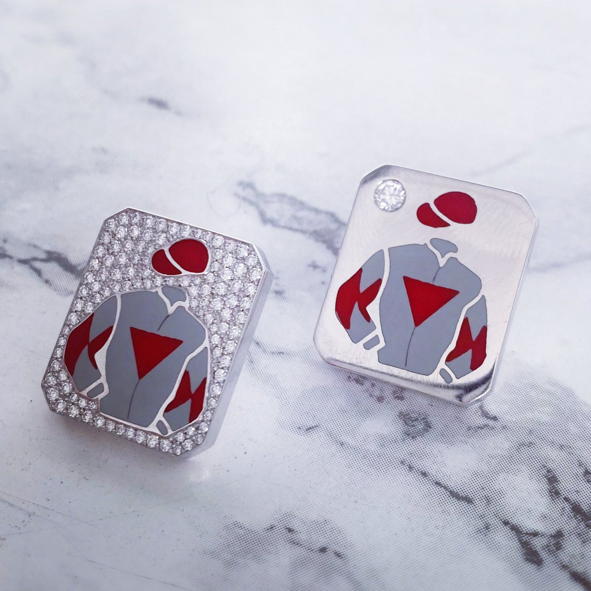 Colourpin1's tweet photo. From the parade ring to the winners enclosure celebrate and wear your racing colours with Colourpin. 
9ct gold with hand painted enamel and DVS diamonds💎
To create your bespoke pin please see the website or get in touch. 

https://t.co/fgbx5W9xs7 https://t.co/ihriTvwqOb