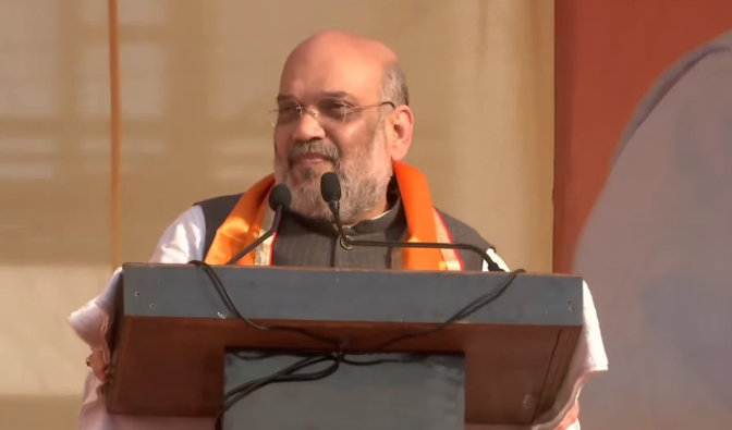 BJP4UP's tweet photo. सपा ने संपत्ति अर्जित करने का काम किया है।

सपा में S का मतलब है- संपत्ति और P का मतलब है- परिवार। 

जब अखिलेश जी मुख्यमंत्री थे तो उनके परिवार से ही करीब 45 लोग अलग-अलग पदों पर बैठा दिए गए थे।

- केंद्रीय गृह एवं सहकारिता मंत्री श्री @AmitShah

#BJPWinningUP https://t.co/Qy8LJd9pYq