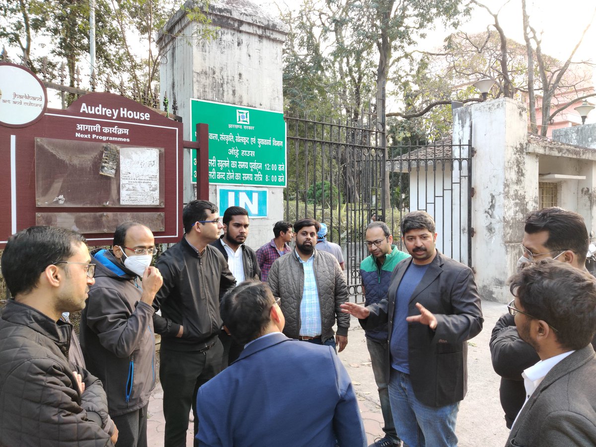 WeJOCC's tweet photo. Jahan hum khade hote hain, meet-up wahin shuru ho jaata hai!
#StartupKiBaat
#JOCCmeetup #Ranchi https://t.co/WMjbRnOIj4