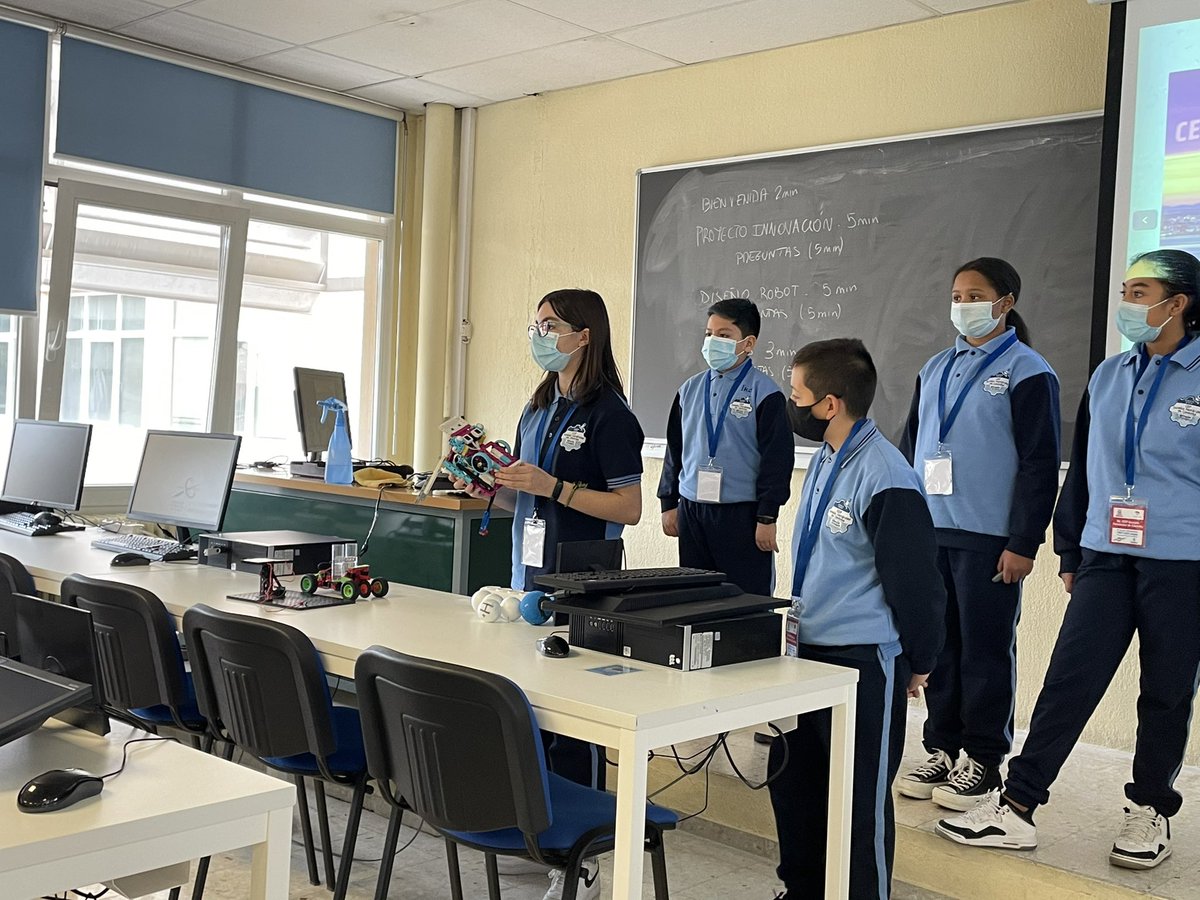 ceipgonzalo's tweet image. Y por último el diseño del robots y los valores  #fllmadridupm #muchomasquerobots @fllmadridUPM @FLLSpain #CARGOCONNECT