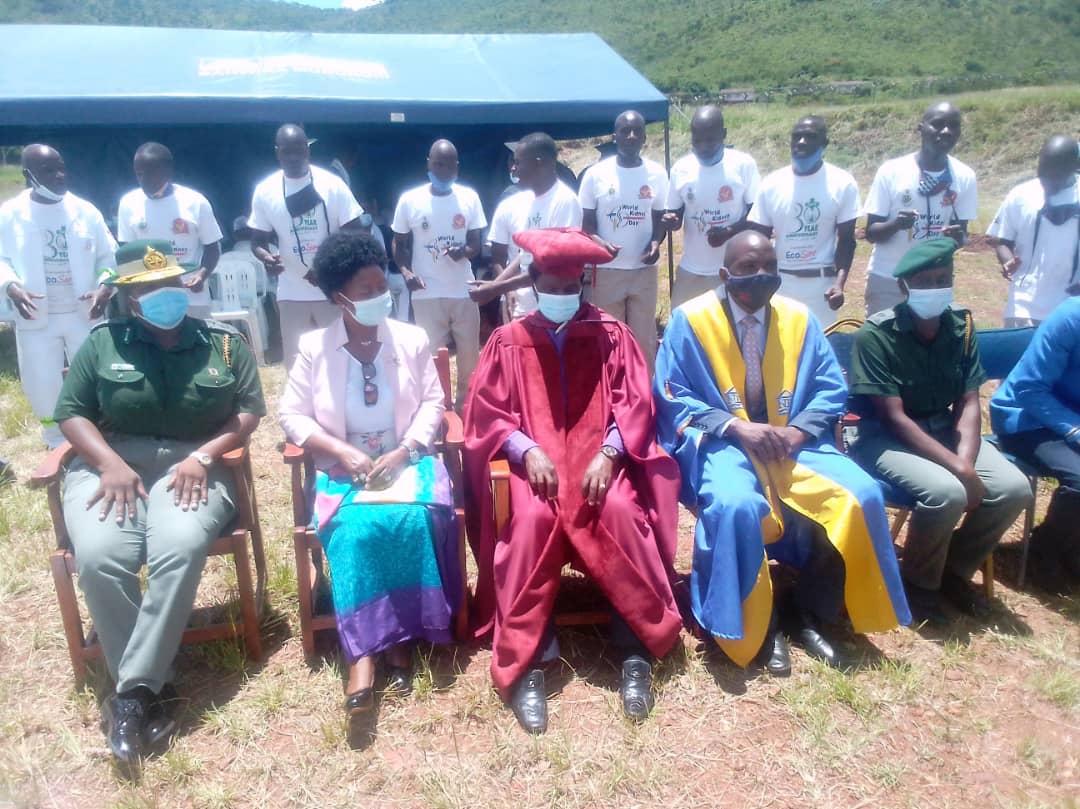 Inmates at Mutare Farm and Mutare Remand Prisons graduated with Diplomas in Theology courtesy of Nehemia Bible Institute. The Guest of Honour at the colourful graduation ceremony Bishop Chikuse of ZAOGA praised ZPCS for its critical role of rehabilitating inmates spiritually.