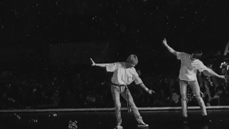 sadesoju's tweet photo. Sanma üç günlük bu hislerim.
Ben burda hergün seni beklerim.
Gel beni kendinden mahrum etme ne olur.
Bu hayat sen yoksan zehir olur.
#taekook #taekookau https://t.co/J69shFMC5e