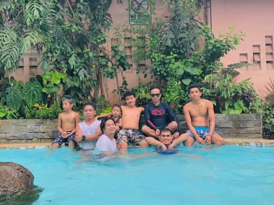 kalcoste's tweet photo. Hanging with High school friends and saying "Remember when..." Is 😂🥰😳 https://t.co/Fv0VT748N2
