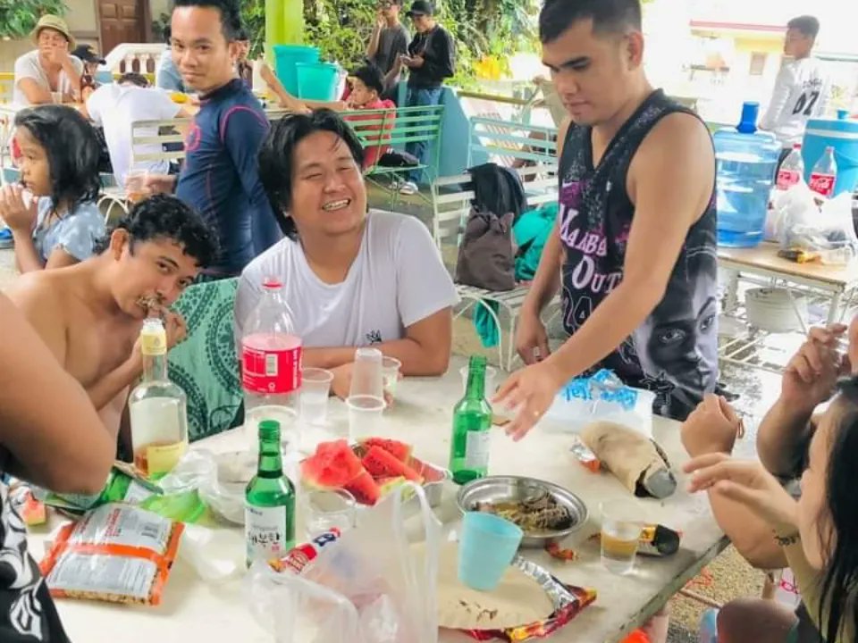 kalcoste's tweet photo. Hanging with High school friends and saying "Remember when..." Is 😂🥰😳 https://t.co/Fv0VT748N2