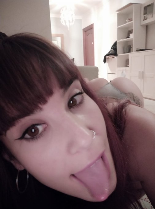 Me he levantado super cachonda hoy nos vemos en mi sala de https://t.co/1VXT7krRyz a las 18:30 💦💦😈😈 https://t