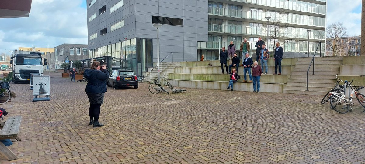 hoograven11's tweet photo. Fotosessie met bijna alle kandidaten uit #Hoograven en #Tolsteeg voor @Wijkkrantaanzet. Mooi om al die hoogravenaren die zich voor de Utrechtse politiek in willen zetten bij elkaar te zien https://t.co/DnbmMEWA1Z