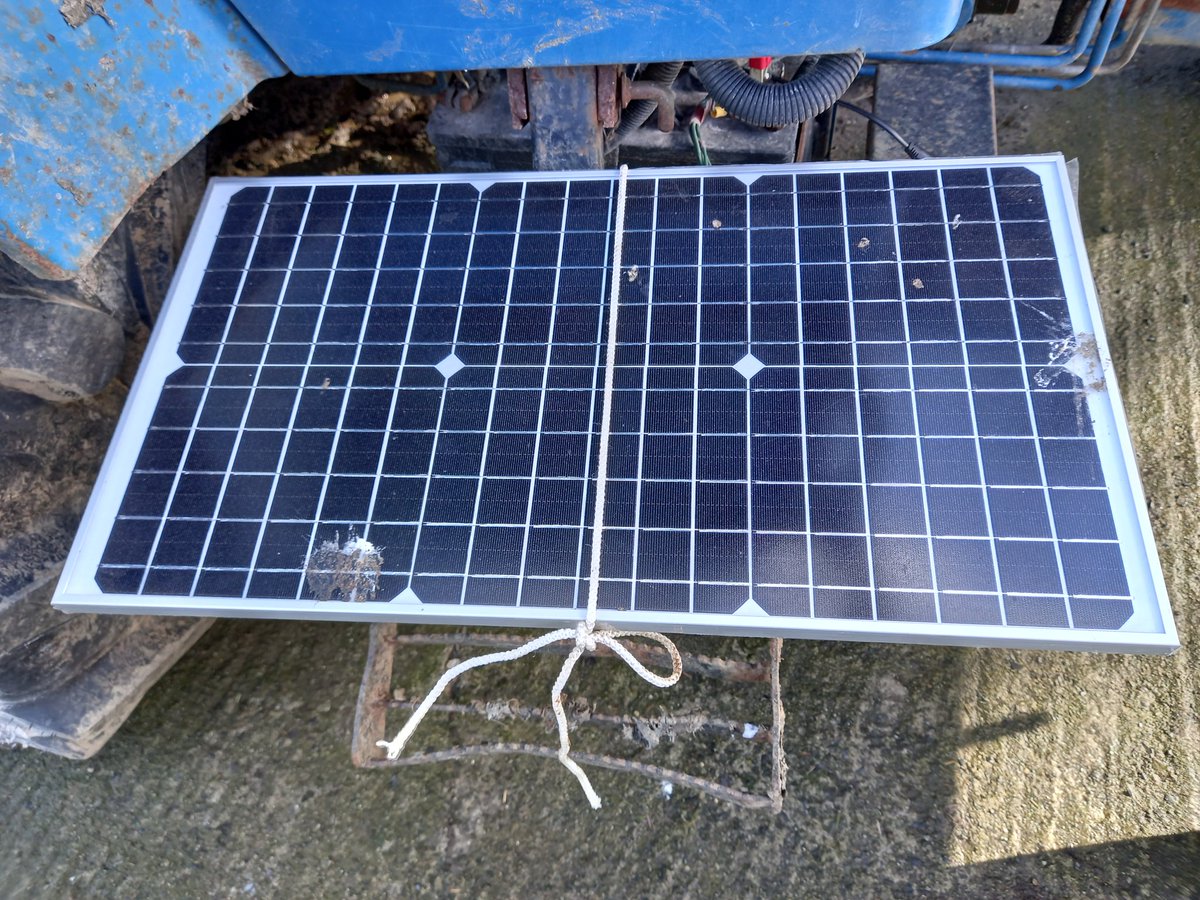 PhilipMasterso2's tweet photo. I wonder have solar farms got washing up liquid factored into their budget and environmental soil impact.
Charging tractor battery.
#birdcrap🦜 #notastep https://t.co/AfSlICCOsF